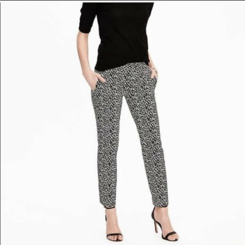 Brand New Banana Republic Lightweight Black And White Joggers 8